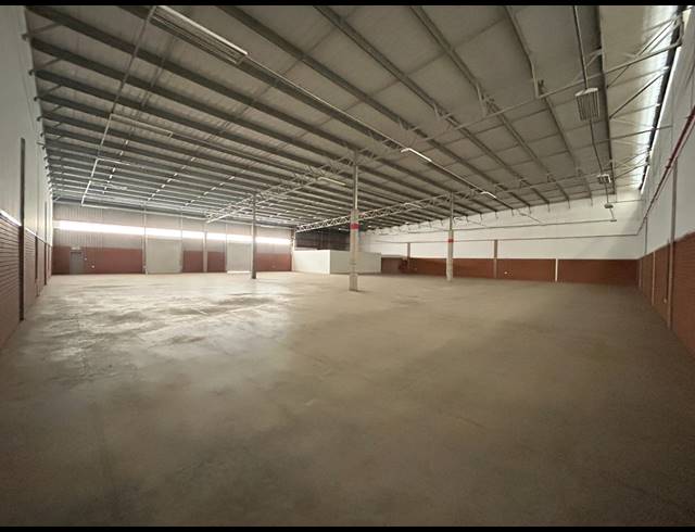 1,316M² WAREHOUSE TO LET IN CLAYVILLE